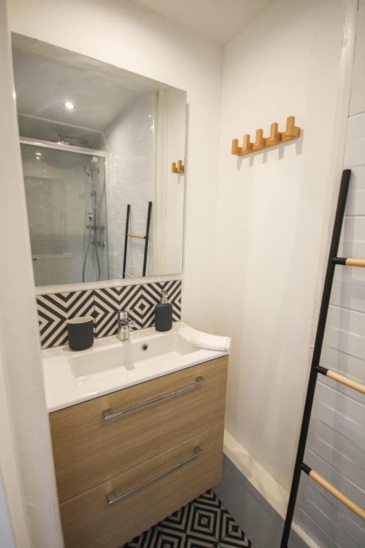 Fully-Equipped Apartment In City Center + Parking Lille Eksteriør bilde