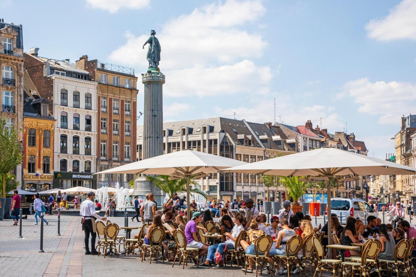 Fully-Equipped Apartment In City Center + Parking Lille Eksteriør bilde